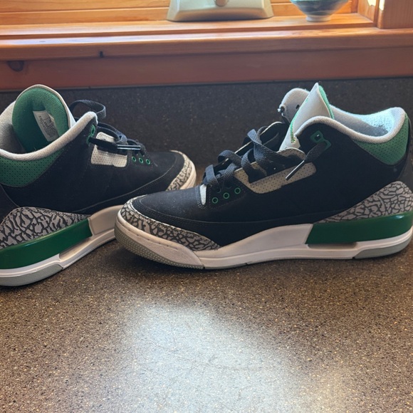 Jordan basketball Shoes Black and Green - Picture 8 of 8